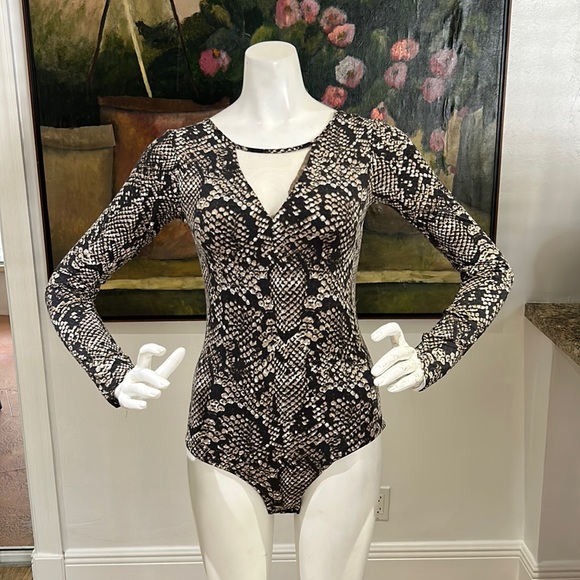 unique chic Tops - $5 (MIN 3 items) Unique Chic bodysuit
